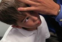 眼內有異物感如何急救呢?