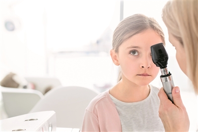 為什么孩子歪著頭看東西? 為什么孩子歪著頭看東西?