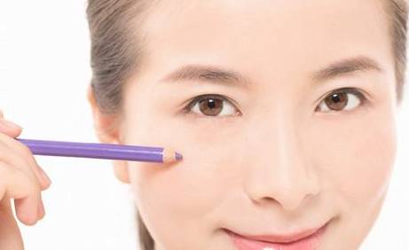 手機(jī)玩太久,<a href=http://www.xllyou.com/tags-眼睛干澀.html target=_blank class=infotextkey>眼睛干澀</a>?這8個(gè)護(hù)眼小技巧你一定要學(xué)會(huì) 手機(jī)玩太久,眼睛干澀?這8個(gè)護(hù)眼小技巧你一定要學(xué)會(huì)