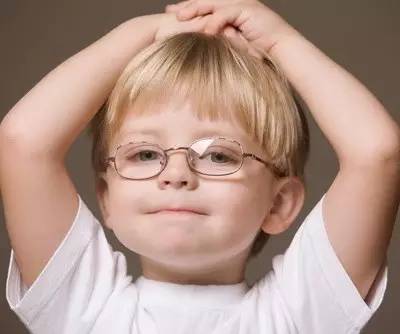 孩子近視的前期表現,家長您知道嗎? 孩子近視的前期表現,家長您知道嗎?