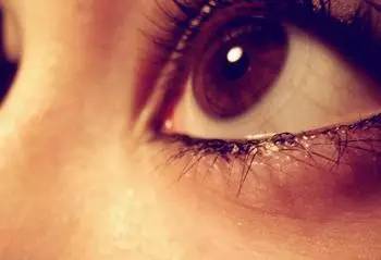 怎么佩戴隱形眼鏡更安全？