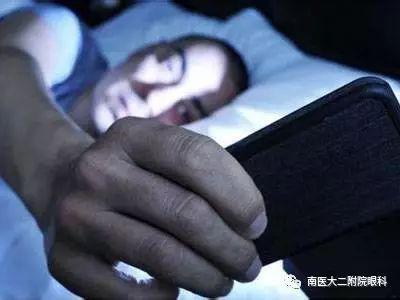 晚上怎么玩手機不傷眼？