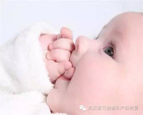 媽媽長期這樣喂奶，居然會影響寶寶視力