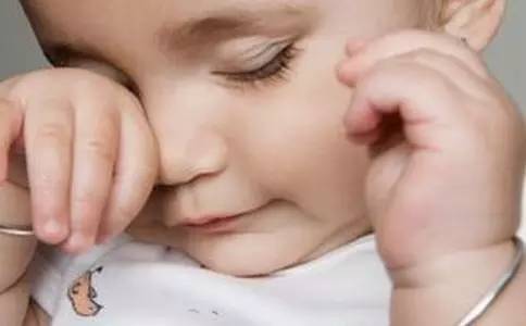 孩子愛揉眼易形成散光 孩子愛揉眼易形成散光