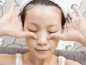 讓“眼部暗沉”的4個最糟保養習慣！