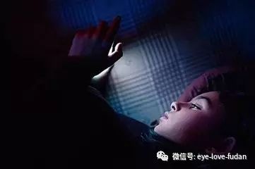 深夜手機(jī)黨的危害知多少? 深夜手機(jī)黨的危害知多少?