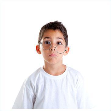 戴近視眼鏡究竟會不會使眼球變凸？