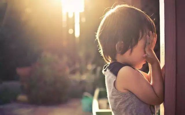 孩子愛揉眼易形成散光 孩子愛揉眼易形成散光