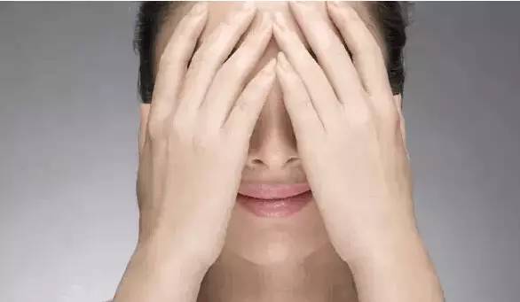 眼睛浮腫黑眼圈,4類眼部問題按摩法搞定! 眼睛浮腫黑眼圈,4類眼部問題按摩法搞定!