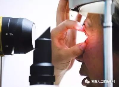 眼內(nèi)進(jìn)了異物應(yīng)當(dāng)怎么處理? 眼內(nèi)進(jìn)了異物應(yīng)當(dāng)怎么處理?