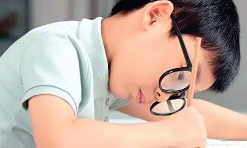 假性近視如何判斷?九個細節認清孩子是否近視! 假性近視如何判斷?九個細節認清孩子是否近視!