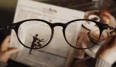 瞇眼、歪頭、斜眼真的能看清東西嗎?