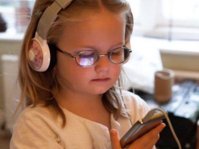 智能手機成為孩子近視的主因