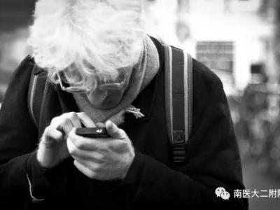 警惕，高度近視可能致盲眼病