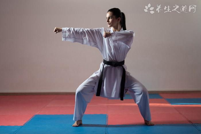 宮寒按摩什么穴位-易網<a href=http://www.xllyou.com/ target=_blank class=infotextkey>健康養生</a>網 宮寒按摩什么穴位