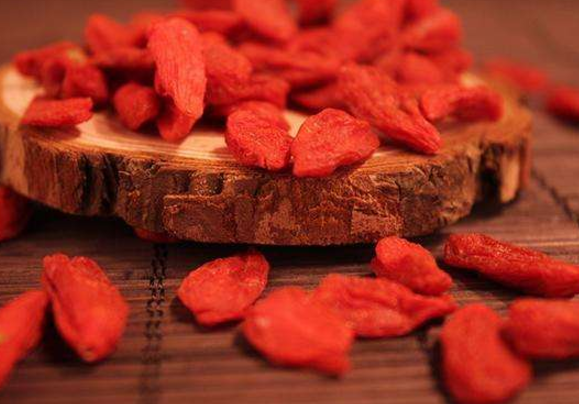 陰虛火旺用什么泡水喝-易網(wǎng)健康<a href=http://www.xllyou.com/jkys/ target=_blank class=infotextkey>養(yǎng)生</a>網(wǎng) 陰虛火旺用什么泡水喝