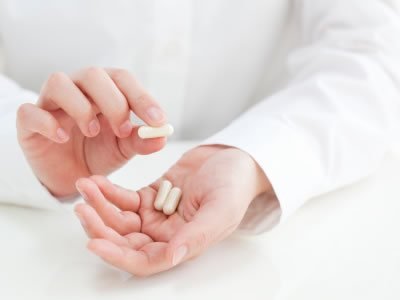 側柏葉泡酒擦頭一年多-易網健康<a href=http://www.xllyou.com/jkys/ target=_blank class=infotextkey>養生</a>網 側柏葉泡酒擦頭一年多