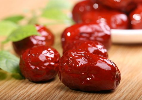 紅棗枸杞玫瑰花茶怎么泡、功效-易網健康<a href=http://www.xllyou.com/jkys/ target=_blank class=infotextkey>養生</a>網 紅棗枸杞玫瑰花茶怎么泡、功效