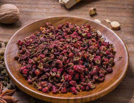 長期喝花椒水的害處 花椒水的功效與作用-易網(wǎng)健康<a href=http://www.xllyou.com/jkys/ target=_blank class=infotextkey>養(yǎng)生</a>網(wǎng) 長期喝花椒水的害處 花椒水的功效與作用