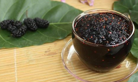 干桑葚泡水能天天喝嗎-易網(wǎng)<a href=http://www.xllyou.com/ target=_blank class=infotextkey>健康養(yǎng)生</a>網(wǎng) 干桑葚泡水能天天喝嗎