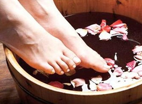 鹽水泡腳的危害