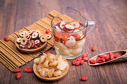 大棗枸杞泡水喝有什么好處-易網健康<a href=http://www.xllyou.com/jkys/ target=_blank class=infotextkey>養生</a>網 大棗枸杞泡水喝有什么好處