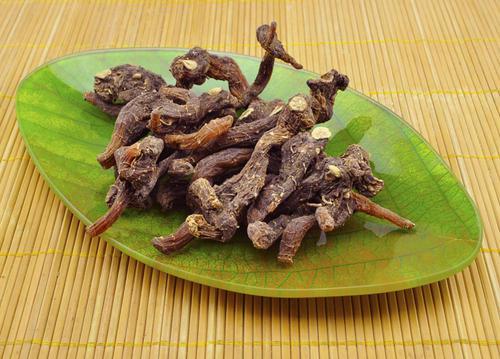 黃精和黃芪能一起泡水喝嗎