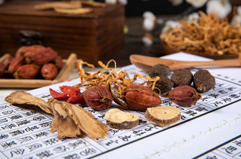 吃什么補氣血 能養肝補腎的<a href=http://www.xllyou.com/jkys/ target=_blank class=infotextkey>養生</a>粥-易網<a href=http://www.xllyou.com/ target=_blank class=infotextkey>健康養生</a>網 吃什么補氣血 能養肝補腎的養生粥