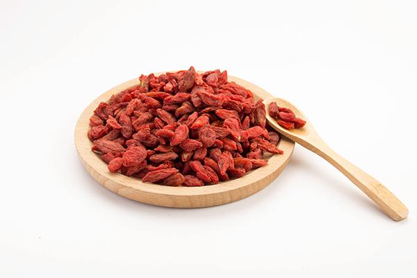 白參泡水喝的功效?白參枸杞泡水喝的功效-易網健康<a href=http://www.xllyou.com/jkys/ target=_blank class=infotextkey>養生</a>網 白參泡水喝的功效?白參枸杞泡水喝的功效