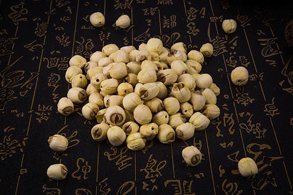 蓮子可以天天吃嗎 銀耳蓮子湯可以天天喝嗎-易網(wǎng)<a href=http://www.xllyou.com/ target=_blank class=infotextkey>健康養(yǎng)生</a>網(wǎng) 蓮子可以天天吃嗎 銀耳蓮子湯可以天天喝嗎