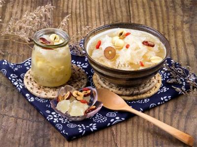 銀耳湯的功效與作用（紅棗銀耳湯的功效與作用）