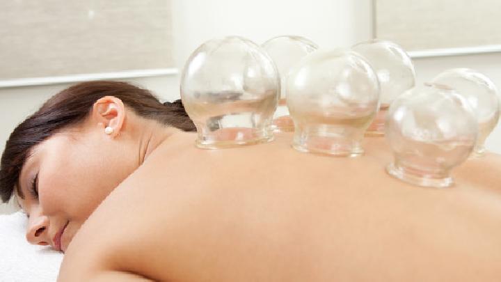 晚上睡覺總抽筋怎么辦 8個穴位按摩小方法美腿不抽筋-易網<a href=http://www.xllyou.com/ target=_blank class=infotextkey>健康養生</a>網 晚上睡覺總抽筋怎么辦 8個穴位按摩小方法美腿不抽筋