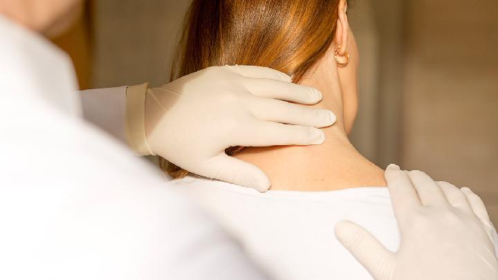 肝硬化患者如何對肝臟進行保健 3個肝硬化患者的按摩保健法-易網健康<a href=http://www.xllyou.com/jkys/ target=_blank class=infotextkey>養生</a>網 肝硬化患者如何對肝臟進行保健 3個肝硬化患者的按摩保健法