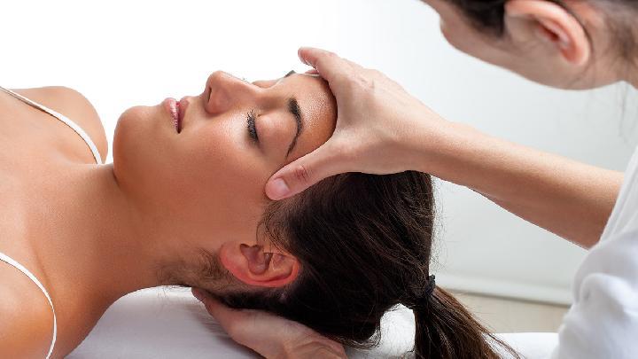 關于足底按摩的介紹 腳底按摩主要有8大功效-易網健康<a href=http://www.xllyou.com/jkys/ target=_blank class=infotextkey>養生</a>網 關于足底按摩的介紹 腳底按摩主要有8大功效