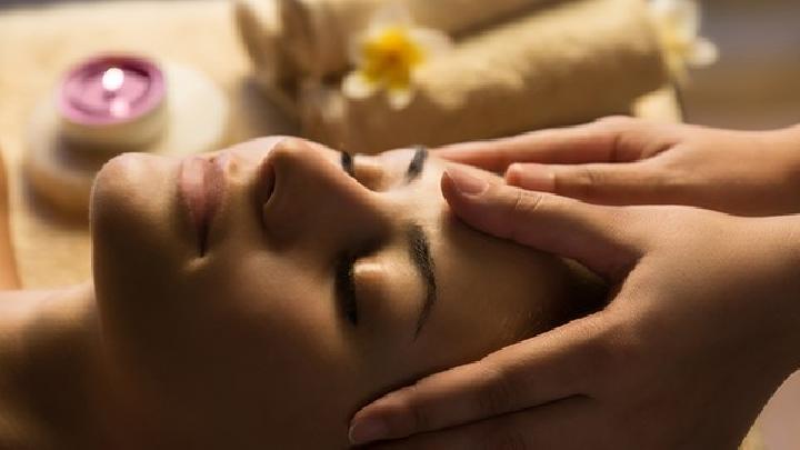 我們該如何避免冠心病的威脅 按摩十個穴位有效防治冠心病-易網<a href=http://www.xllyou.com/ target=_blank class=infotextkey>健康養生</a>網 我們該如何避免冠心病的威脅 按摩十個穴位有效防治冠心病