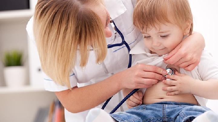 小兒發(fā)燒推拿手法有哪些?6個推拿手法可緩解小兒發(fā)燒癥狀-易網(wǎng)健康<a href=http://www.xllyou.com/jkys/ target=_blank class=infotextkey>養(yǎng)生</a>網(wǎng) 小兒發(fā)燒推拿手法有哪些?6個推拿手法可緩解小兒發(fā)燒癥狀