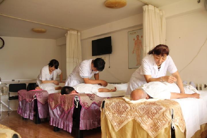 中醫(yī)耳部按摩有什么好方法 5種耳部按摩手法延年益壽-易網(wǎng)健康<a href=http://www.xllyou.com/jkys/ target=_blank class=infotextkey>養(yǎng)生</a>網(wǎng) 中醫(yī)耳部按摩有什么好方法 5種耳部按摩手法延年益壽