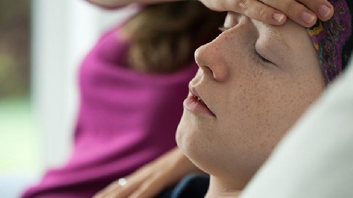 感冒發燒怎么辦才能有效緩解?中醫穴位按摩巧退感冒發燒-易網<a href=http://www.xllyou.com/ target=_blank class=infotextkey>健康養生</a>網 感冒發燒怎么辦才能有效緩解?中醫穴位按摩巧退感冒發燒