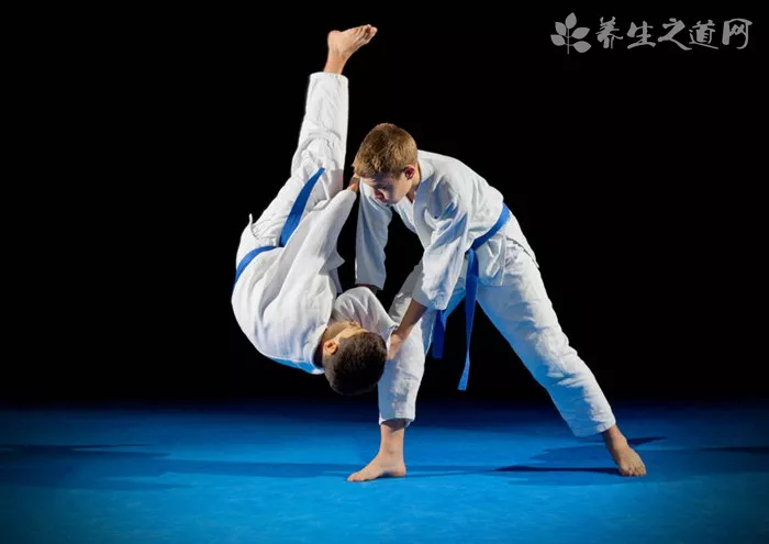 小孩練武術(shù)會(huì)影響長(zhǎng)高嗎-易網(wǎng)<a href=http://www.xllyou.com/ target=_blank class=infotextkey>健康養(yǎng)生</a>網(wǎng) 小孩練武術(shù)會(huì)影響長(zhǎng)高嗎