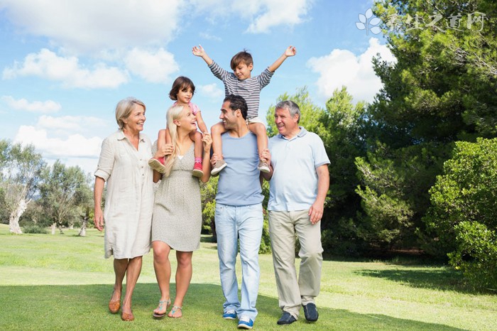 奶奶背孫子被困電梯9小時 靠生吃南瓜菜葉充饑-易網健康養生網 奶奶背孫子被困電梯9小時 靠生吃南瓜菜葉充饑