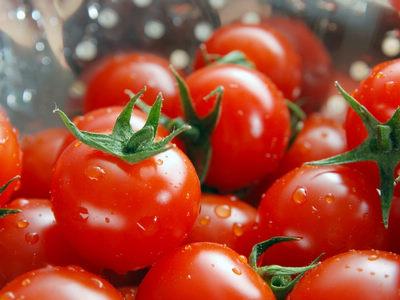 圣女果學名：圣女果，英文：Cherry Tomatoes