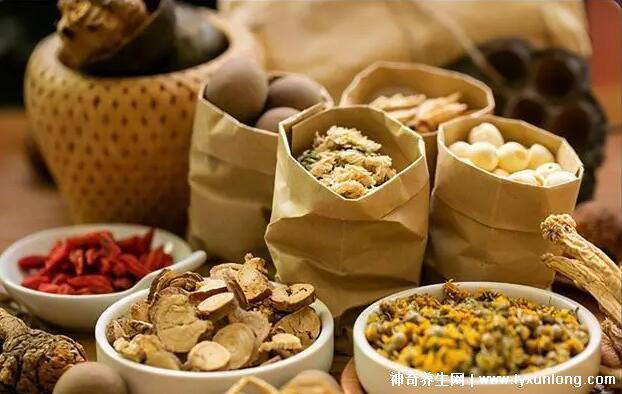 中藥排病反應四個階段，病情加重/排毒/恢復/鞏固期后康復