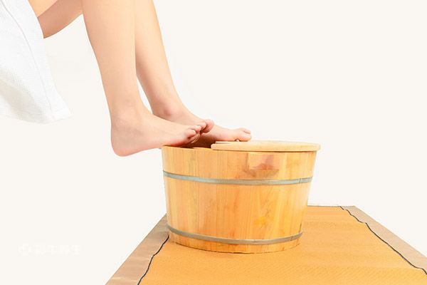 泡腳多長時間合適-易網(wǎng)健康養(yǎng)生網(wǎng) 泡腳多長時間合適