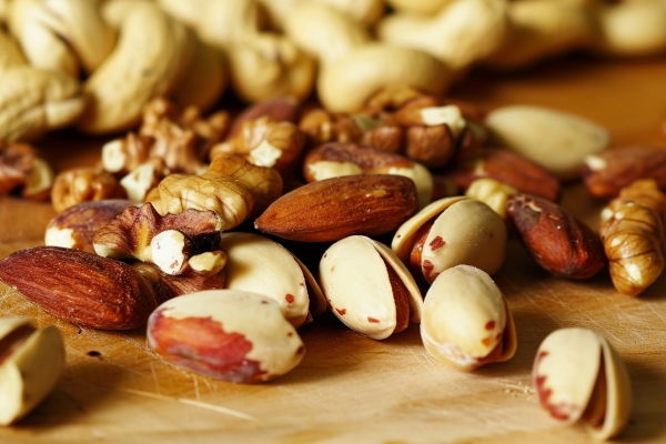 香榧的功效與作用、禁忌和食用方法-易網<a href=http://www.xllyou.com/ target=_blank class=infotextkey>健康養生</a>網 香榧的功效與作用、禁忌和食用方法