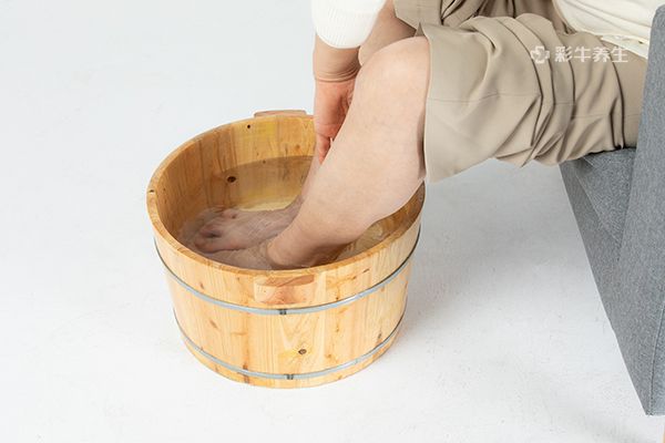 泡腳多長時間合適-易網(wǎng)<a href=http://www.xllyou.com/ target=_blank class=infotextkey>健康養(yǎng)生</a>網(wǎng) 泡腳多長時間合適